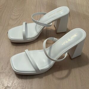 NIB Shoe' N Tale Women's Strappy Chunky Block Platform Heeled Sandals size 8.5